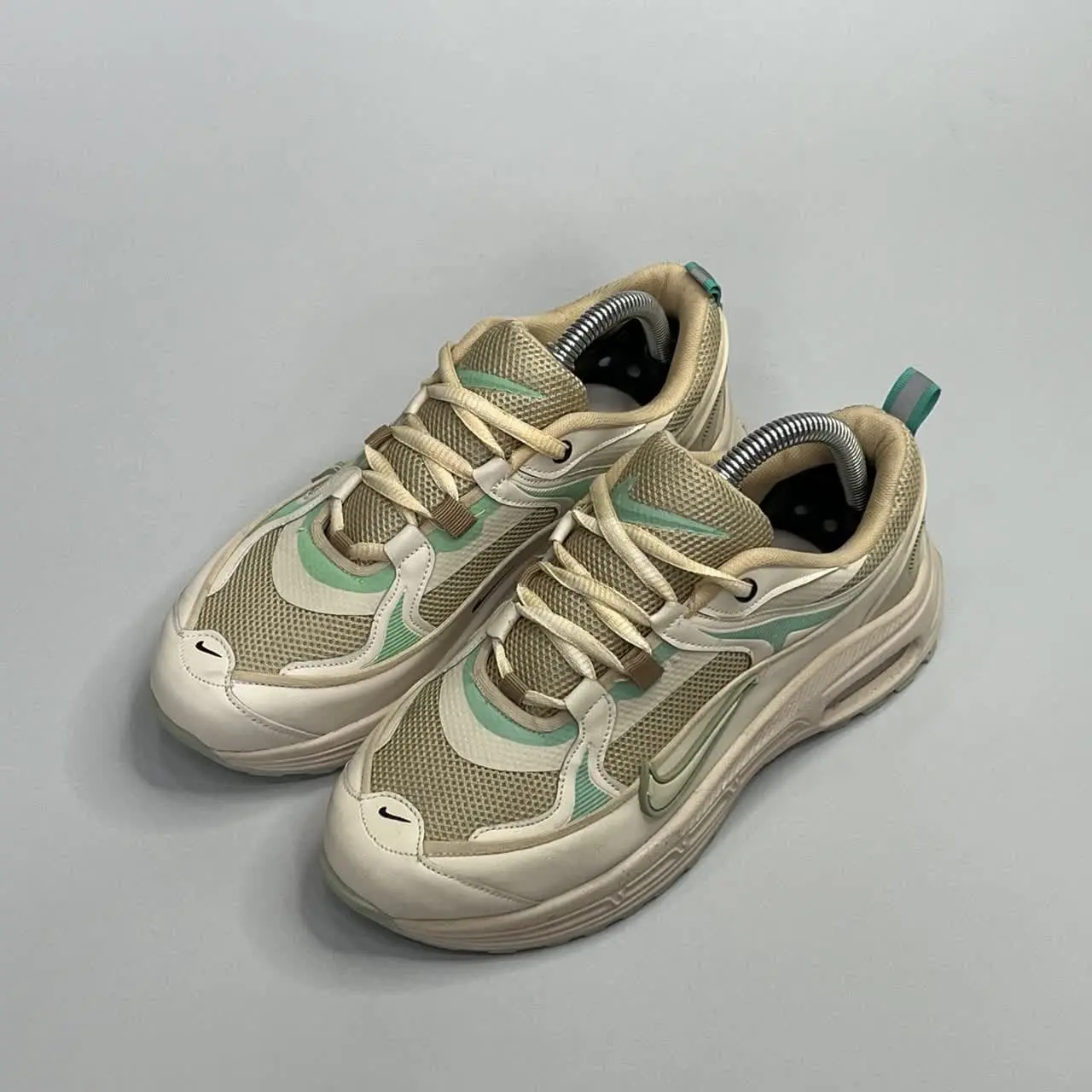 خرید کتانی زنانه نایک زیره کپسولی کرمی